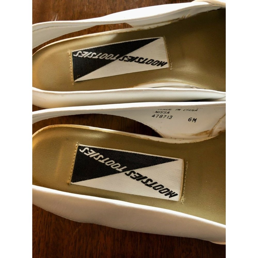 WOMENS MOOTSIE TOOTSIEs CLOSED TOE STAP BACK LOW HEEL SHOES 6M like New - Picture 2 of 7